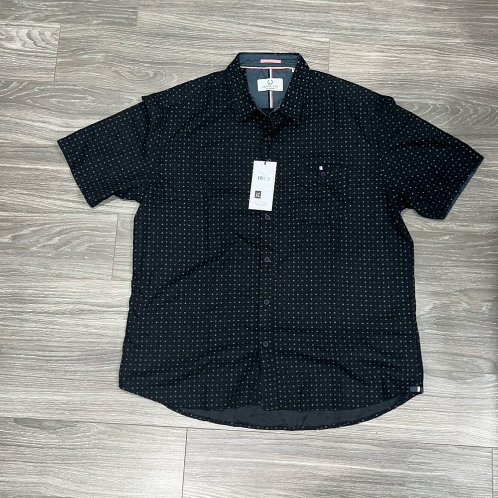 Level Ten short sleeve button down. Size XL. NWT